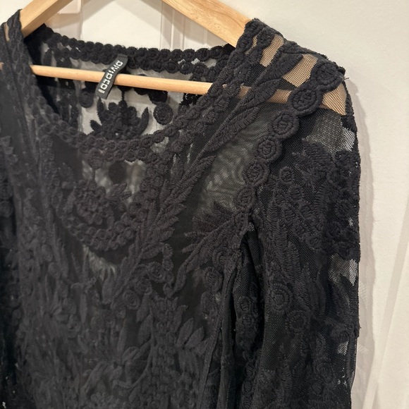 H&M Lace Solid Blouse - Picture 2 of 2